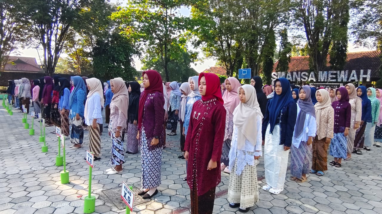 Teladani Emansipasi, SMAN 1 Purwantoro Rayakan Hari Kartini Penuh Makna